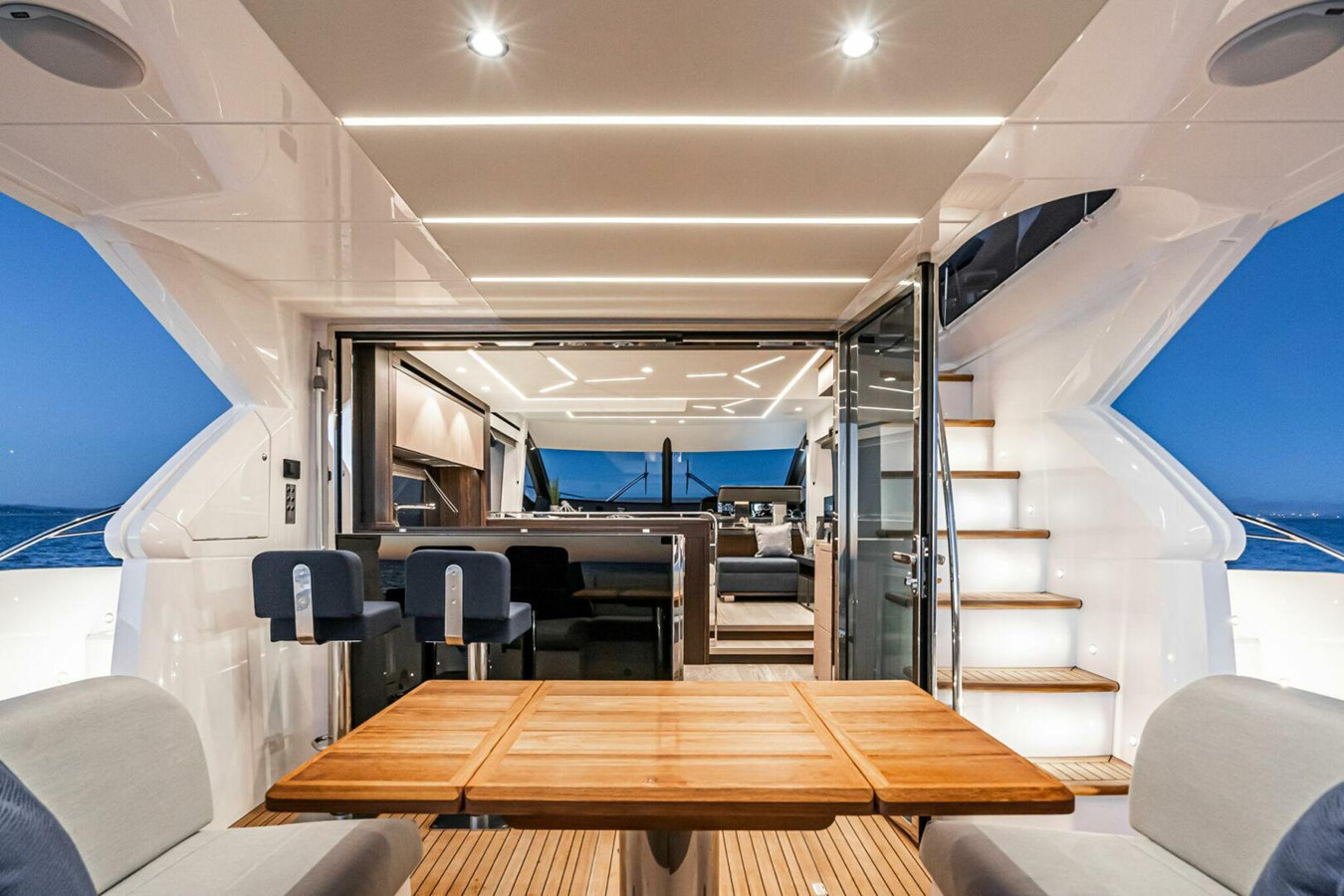 https://arconyachts.ams3.digitaloceanspaces.com/126562/conversions/large_4839334-optimize.jpg
