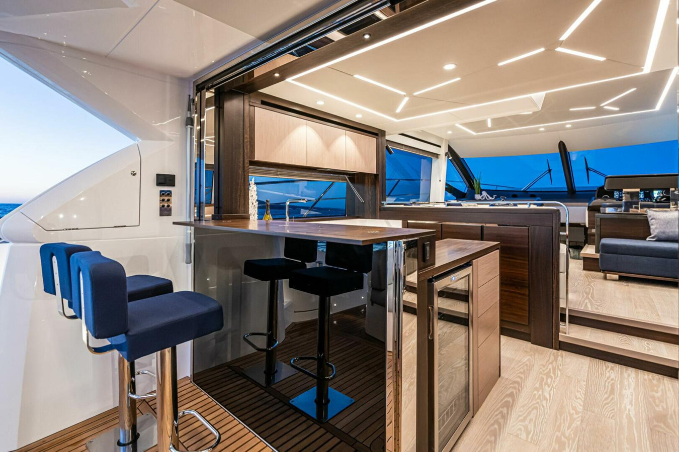 https://arconyachts.ams3.digitaloceanspaces.com/126566/conversions/large_4839335-optimize.jpg