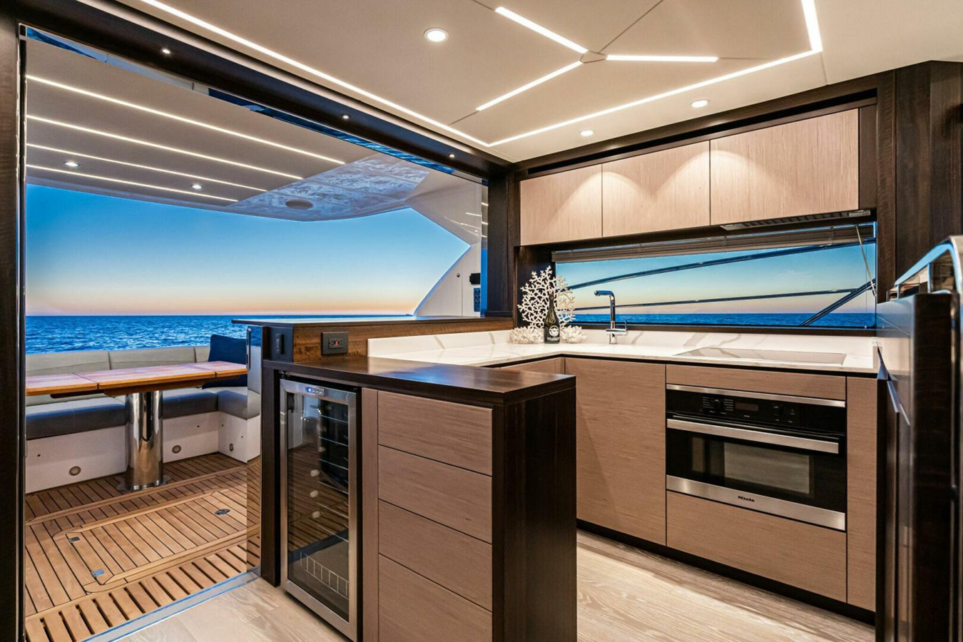 https://arconyachts.ams3.digitaloceanspaces.com/126570/conversions/large_4839336-optimize.jpg