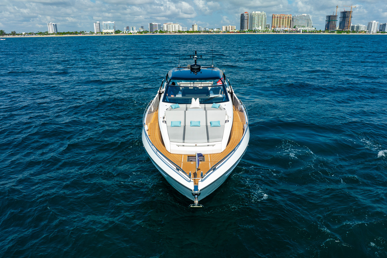 https://arconyachts.ams3.digitaloceanspaces.com/126596/conversions/large_4850991-optimize.jpg