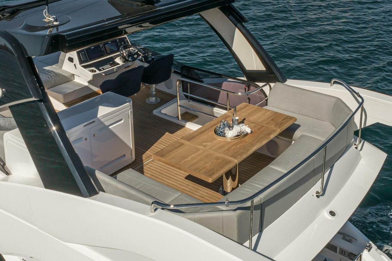 https://arconyachts.ams3.digitaloceanspaces.com/126614/conversions/large_4839353-optimize.jpg