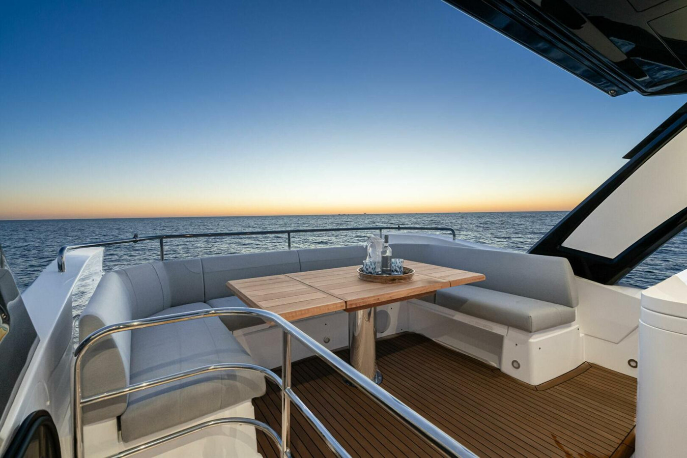 https://arconyachts.ams3.digitaloceanspaces.com/126617/conversions/large_4839354-optimize.jpg