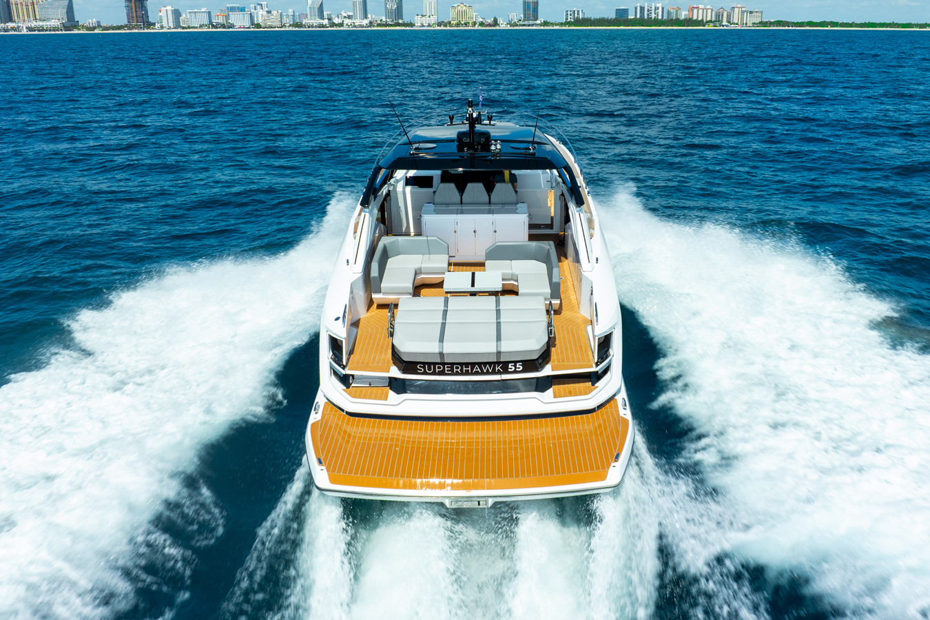https://arconyachts.ams3.digitaloceanspaces.com/126618/conversions/large_4850997-optimize.jpg