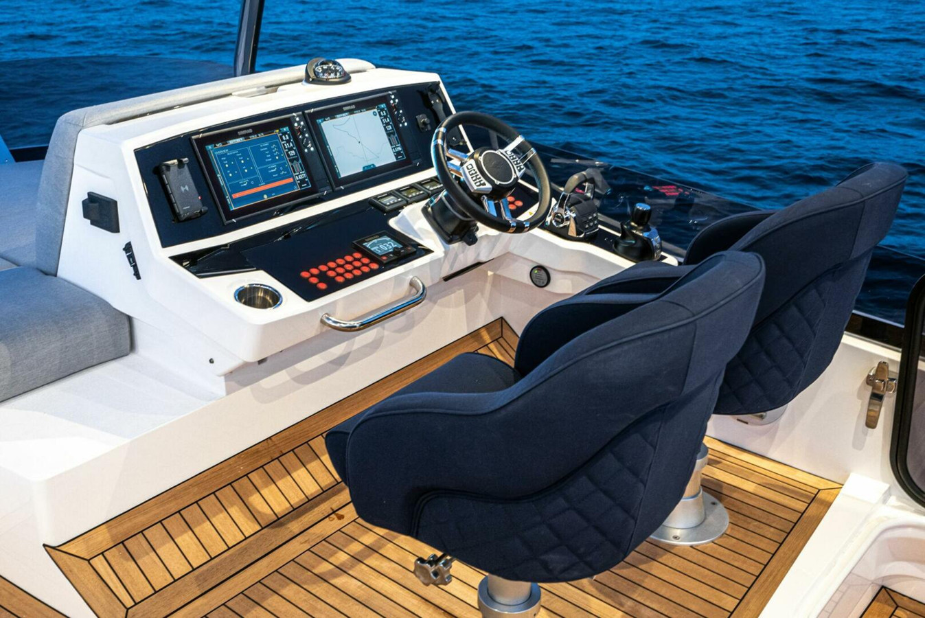 https://arconyachts.ams3.digitaloceanspaces.com/126624/conversions/large_4839357-optimize.jpg