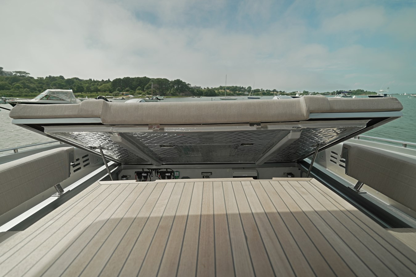 https://arconyachts.ams3.digitaloceanspaces.com/126627/conversions/large_4844845-optimize.jpg