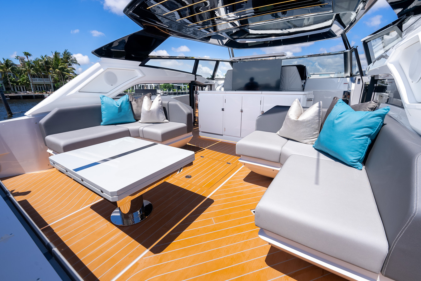 https://arconyachts.ams3.digitaloceanspaces.com/126634/conversions/large_4851002-optimize.jpg
