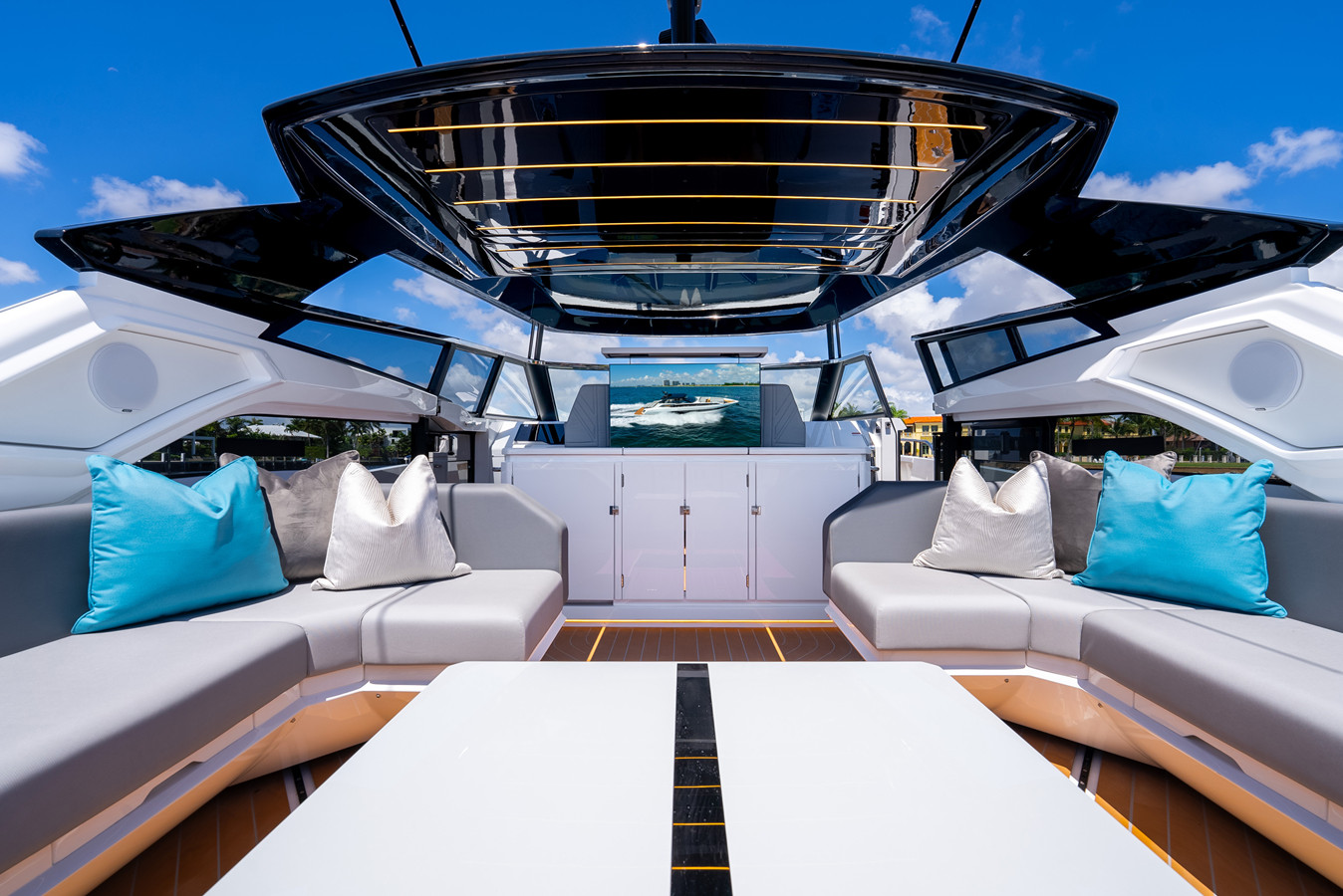 https://arconyachts.ams3.digitaloceanspaces.com/126636/conversions/large_4851003-optimize.jpg
