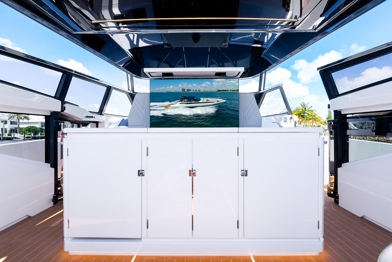 https://arconyachts.ams3.digitaloceanspaces.com/126641/conversions/large_4851004-optimize.jpg