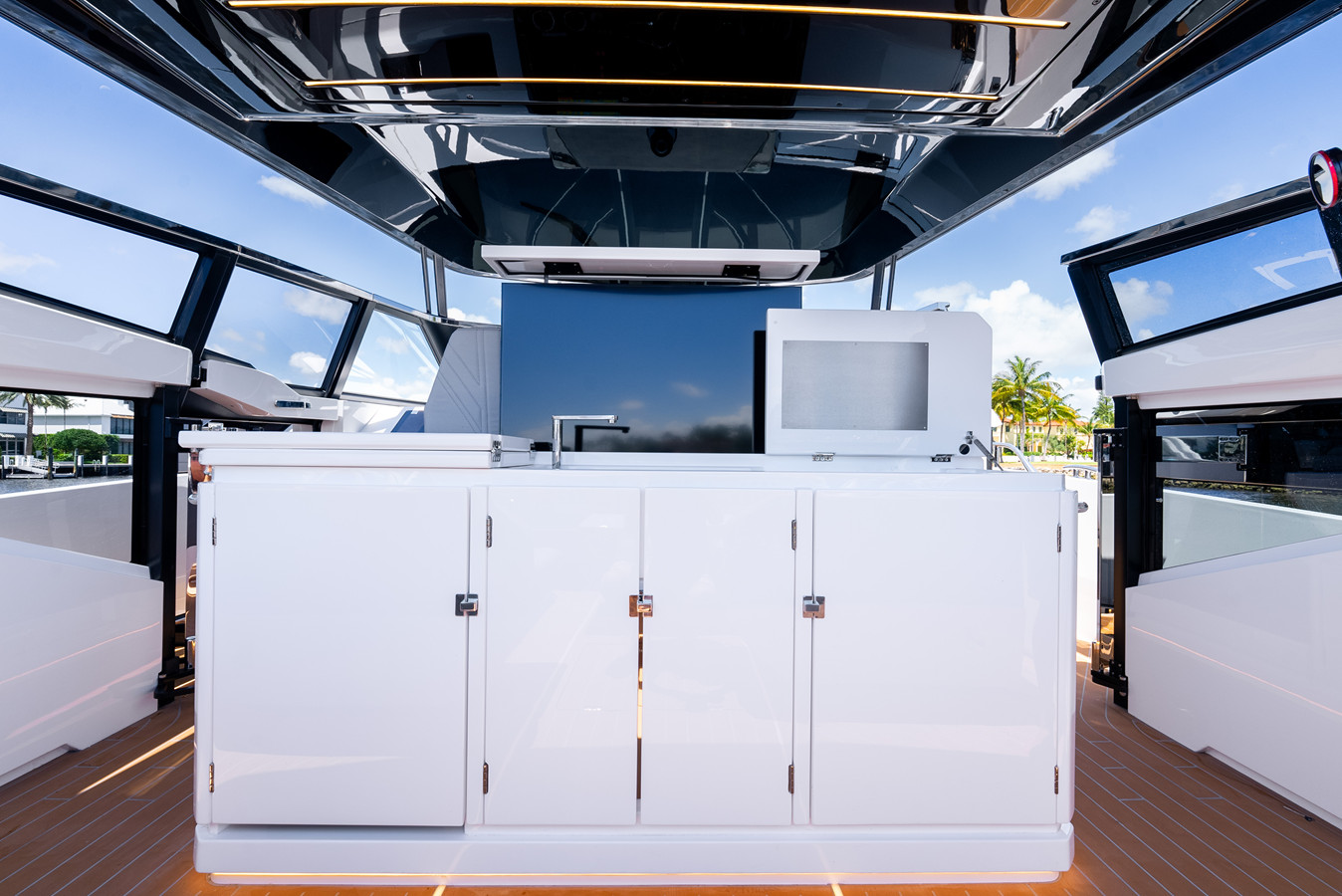 https://arconyachts.ams3.digitaloceanspaces.com/126649/conversions/large_4851006-optimize.jpg