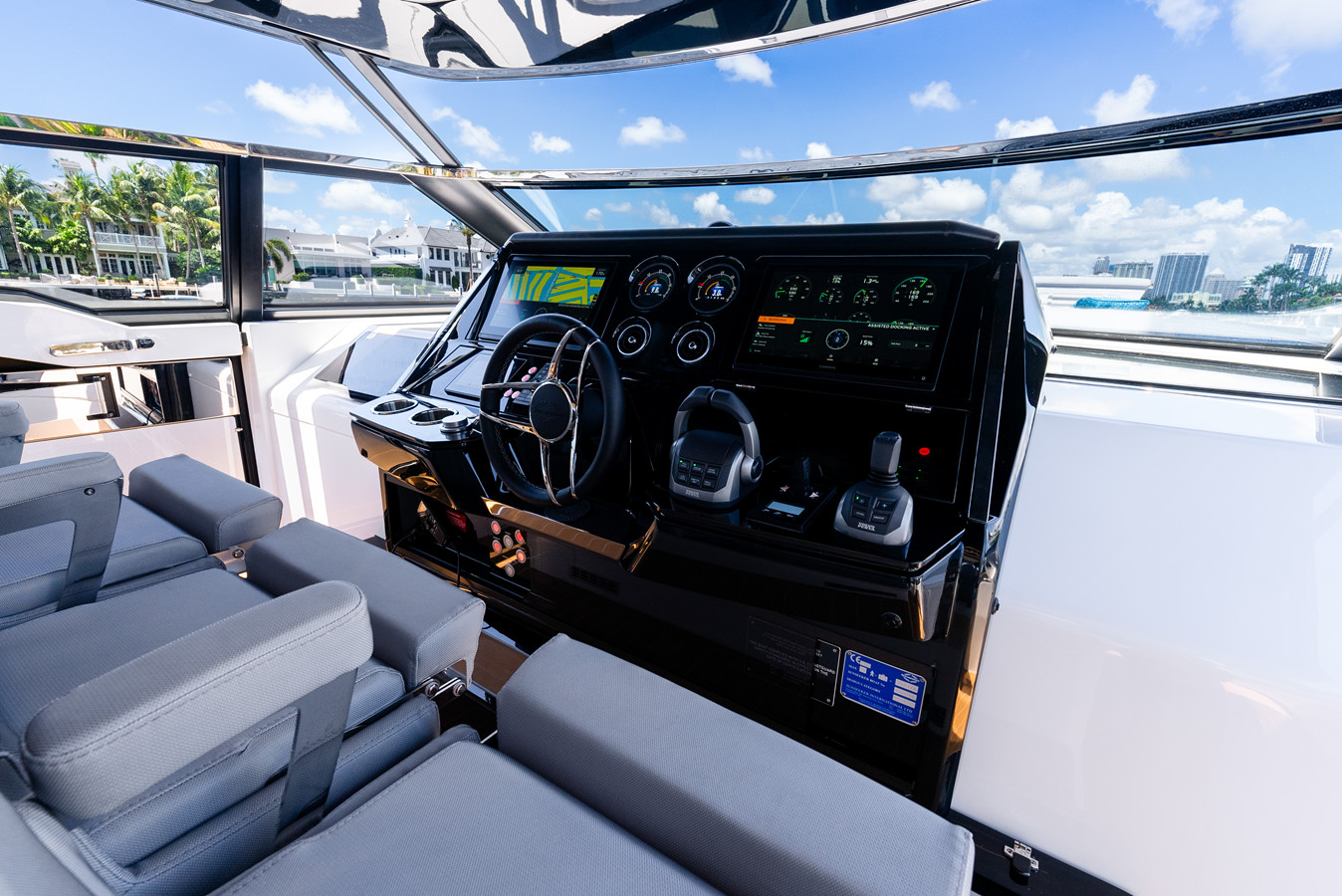 https://arconyachts.ams3.digitaloceanspaces.com/126652/conversions/large_4851007-optimize.jpg