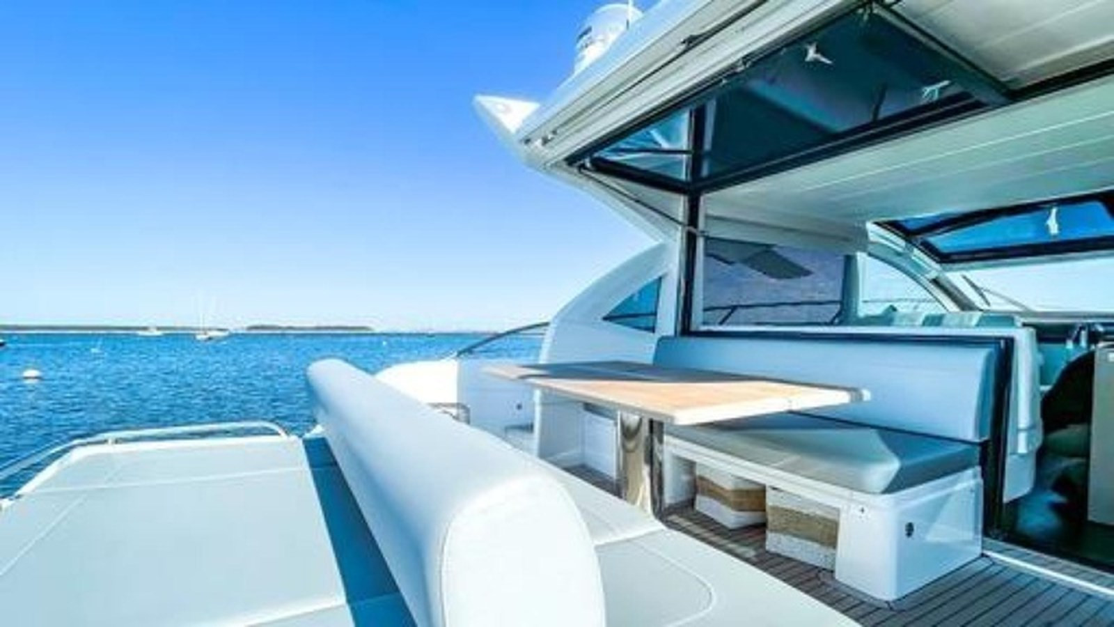 https://arconyachts.ams3.digitaloceanspaces.com/126668/conversions/large_4056668-optimize.jpg