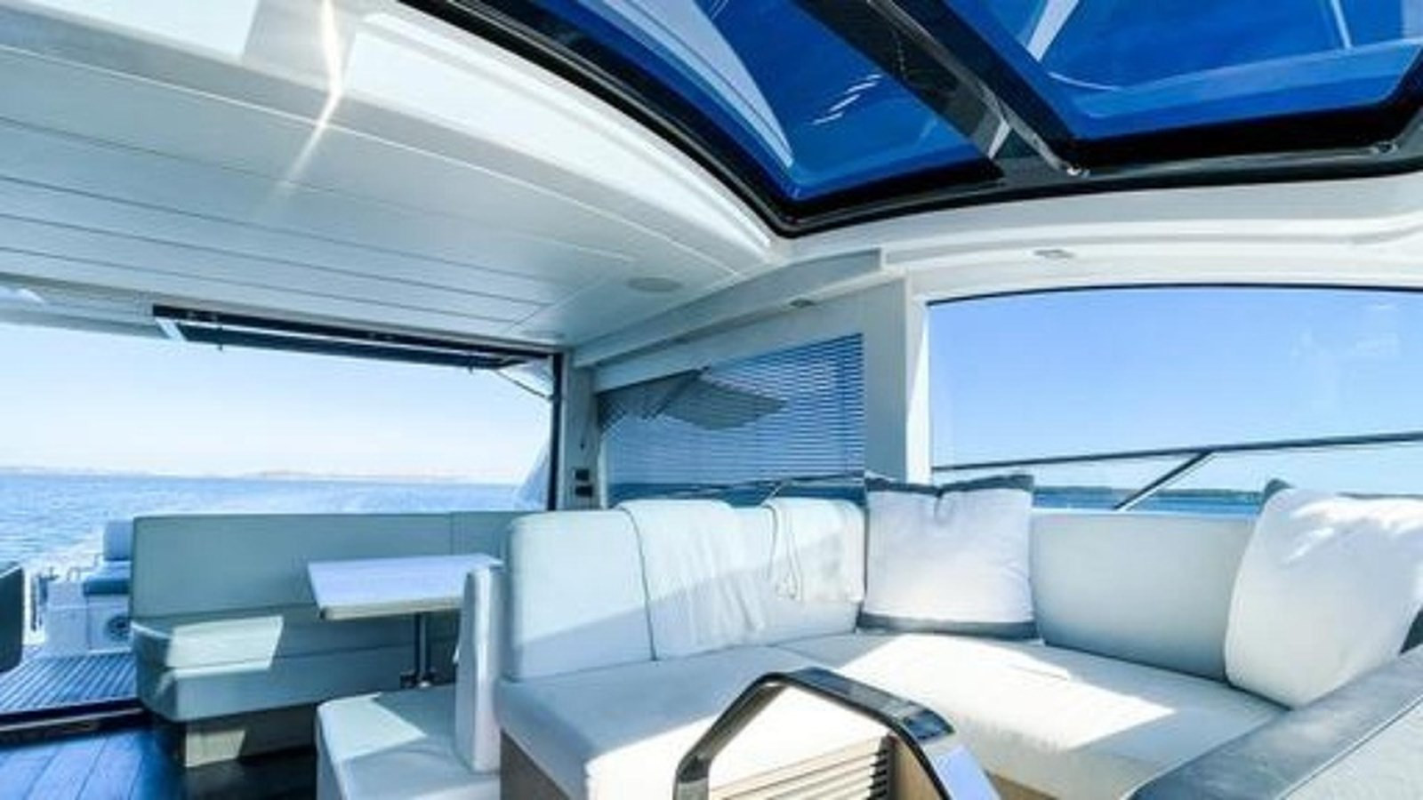 https://arconyachts.ams3.digitaloceanspaces.com/126685/conversions/large_4056674-optimize.jpg