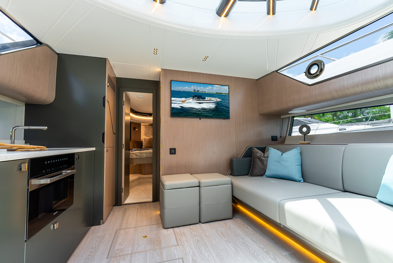 https://arconyachts.ams3.digitaloceanspaces.com/126686/conversions/large_4851015-optimize.jpg