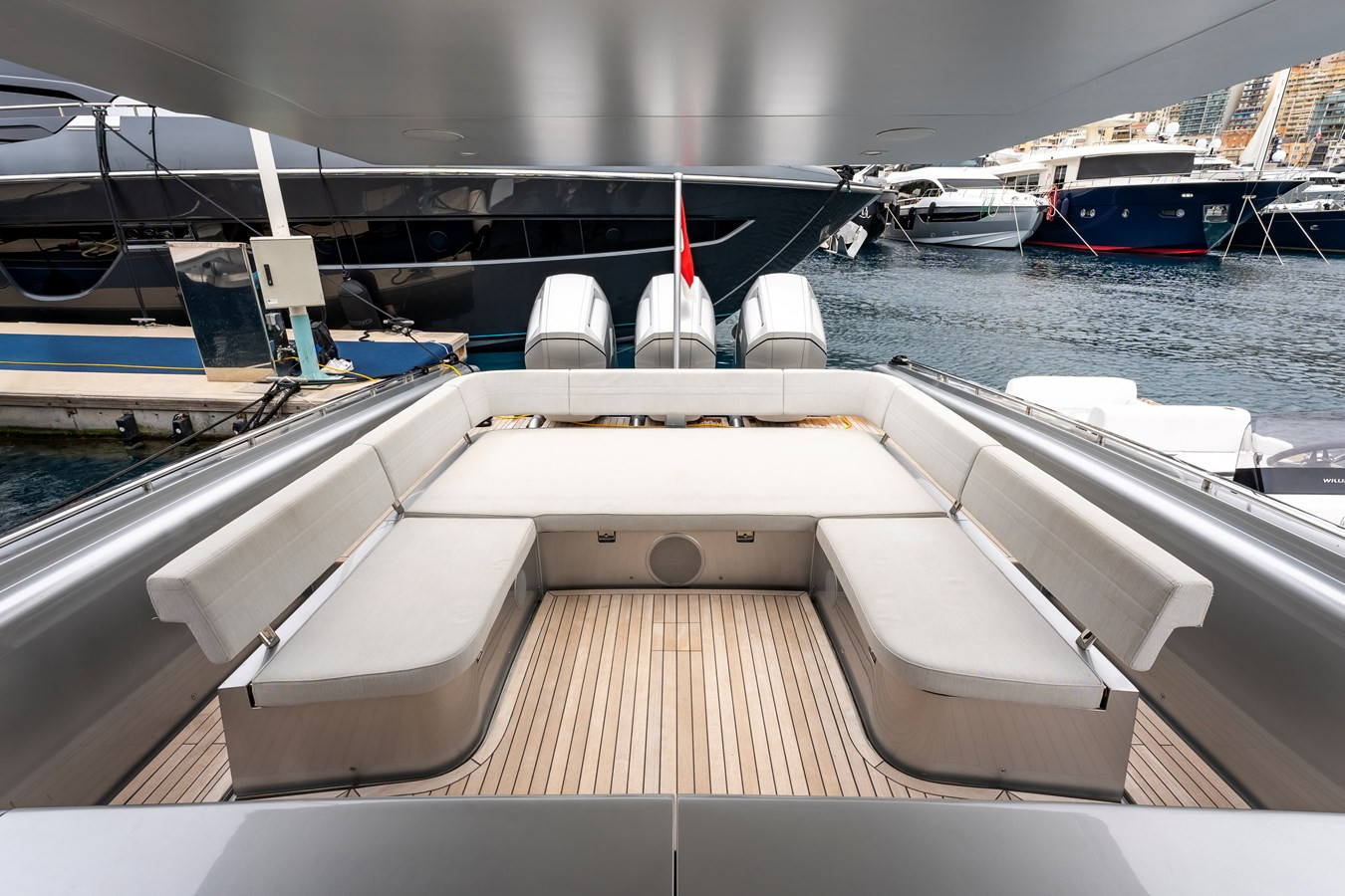 https://arconyachts.ams3.digitaloceanspaces.com/126754/conversions/large_4405890-optimize.jpg