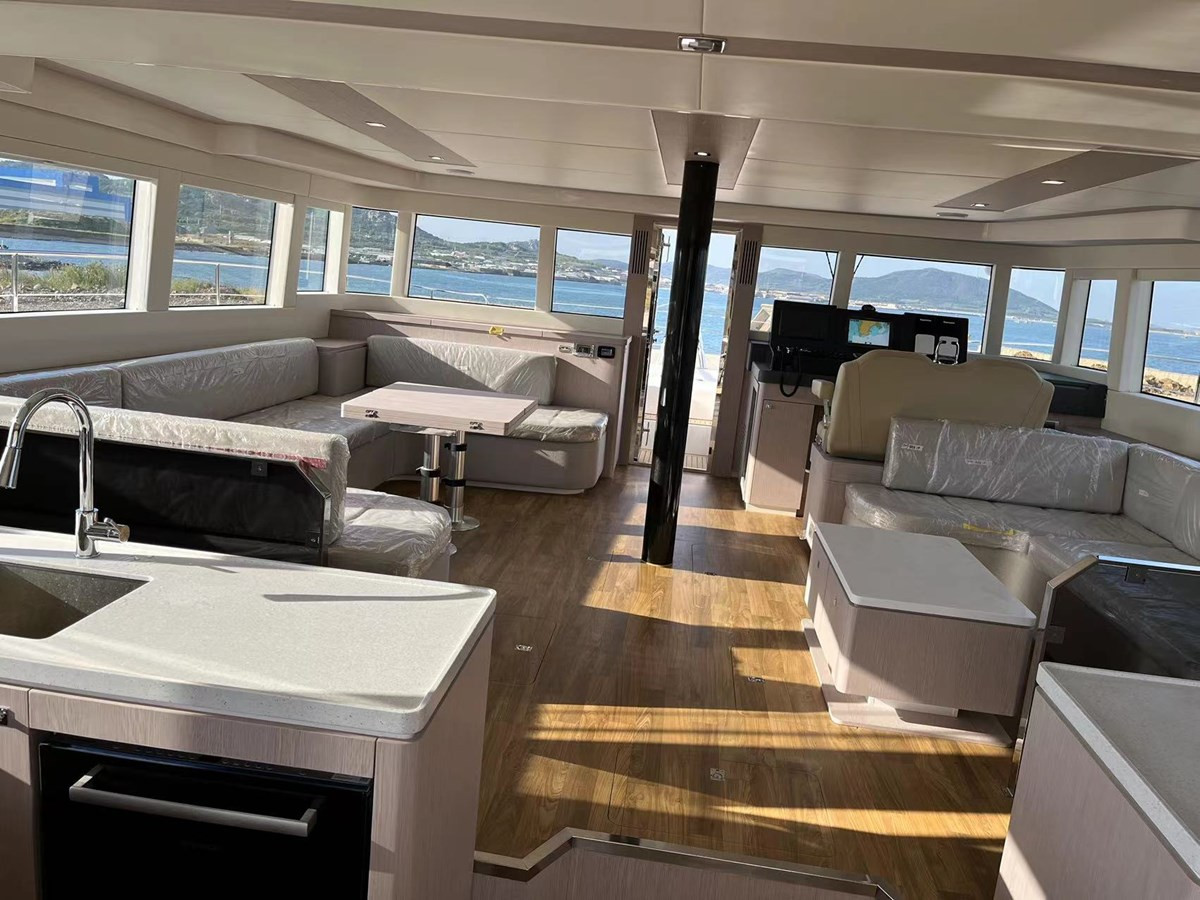 https://arconyachts.ams3.digitaloceanspaces.com/126820/conversions/large_4492982-optimize.jpg