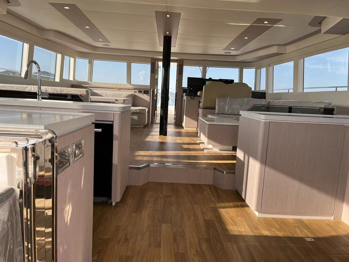 https://arconyachts.ams3.digitaloceanspaces.com/126833/conversions/large_4492986-optimize.jpg