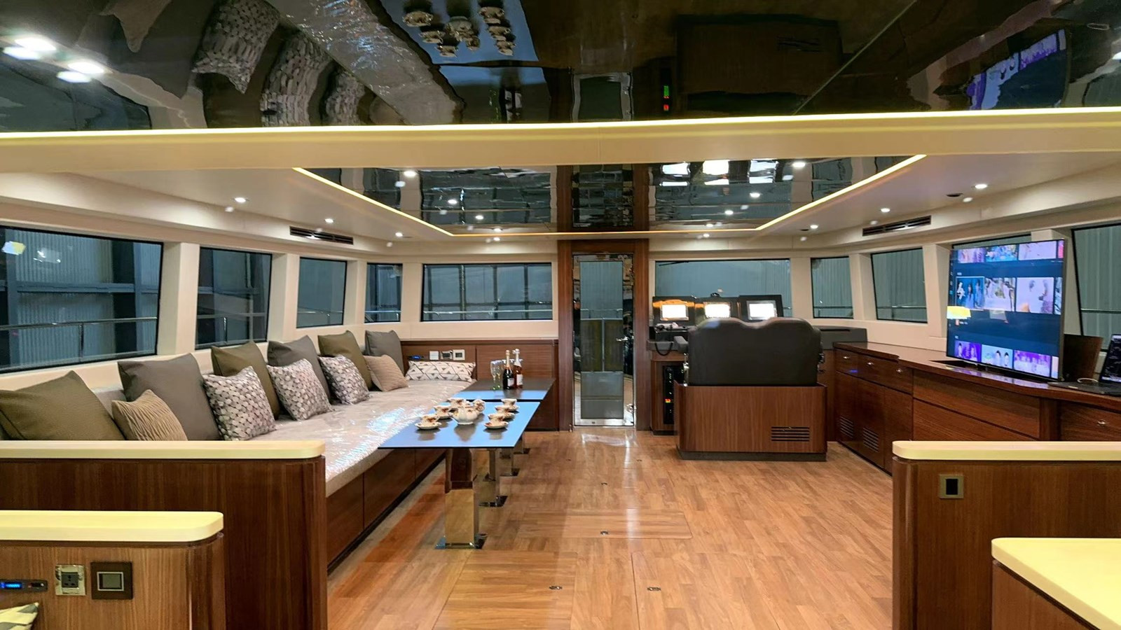 https://arconyachts.ams3.digitaloceanspaces.com/126854/conversions/large_4493060-optimize.jpg