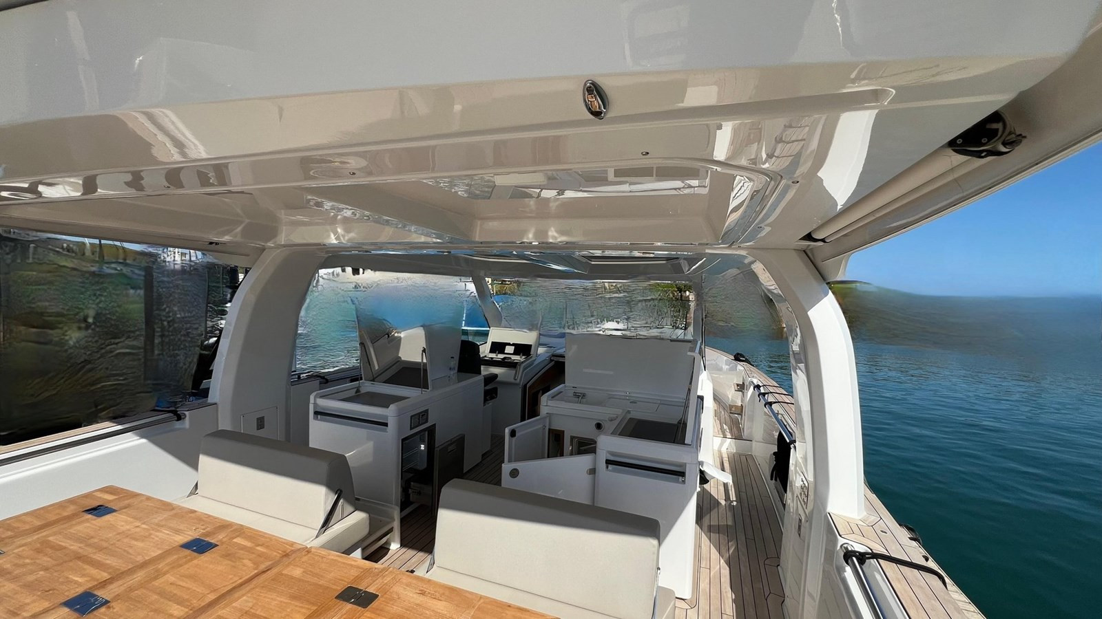 https://arconyachts.ams3.digitaloceanspaces.com/126963/conversions/large_4725757-optimize.jpg