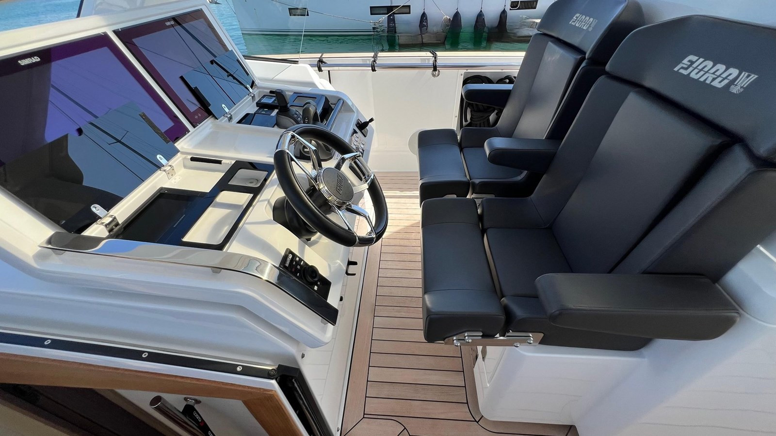 https://arconyachts.ams3.digitaloceanspaces.com/126972/conversions/large_4725760-optimize.jpg
