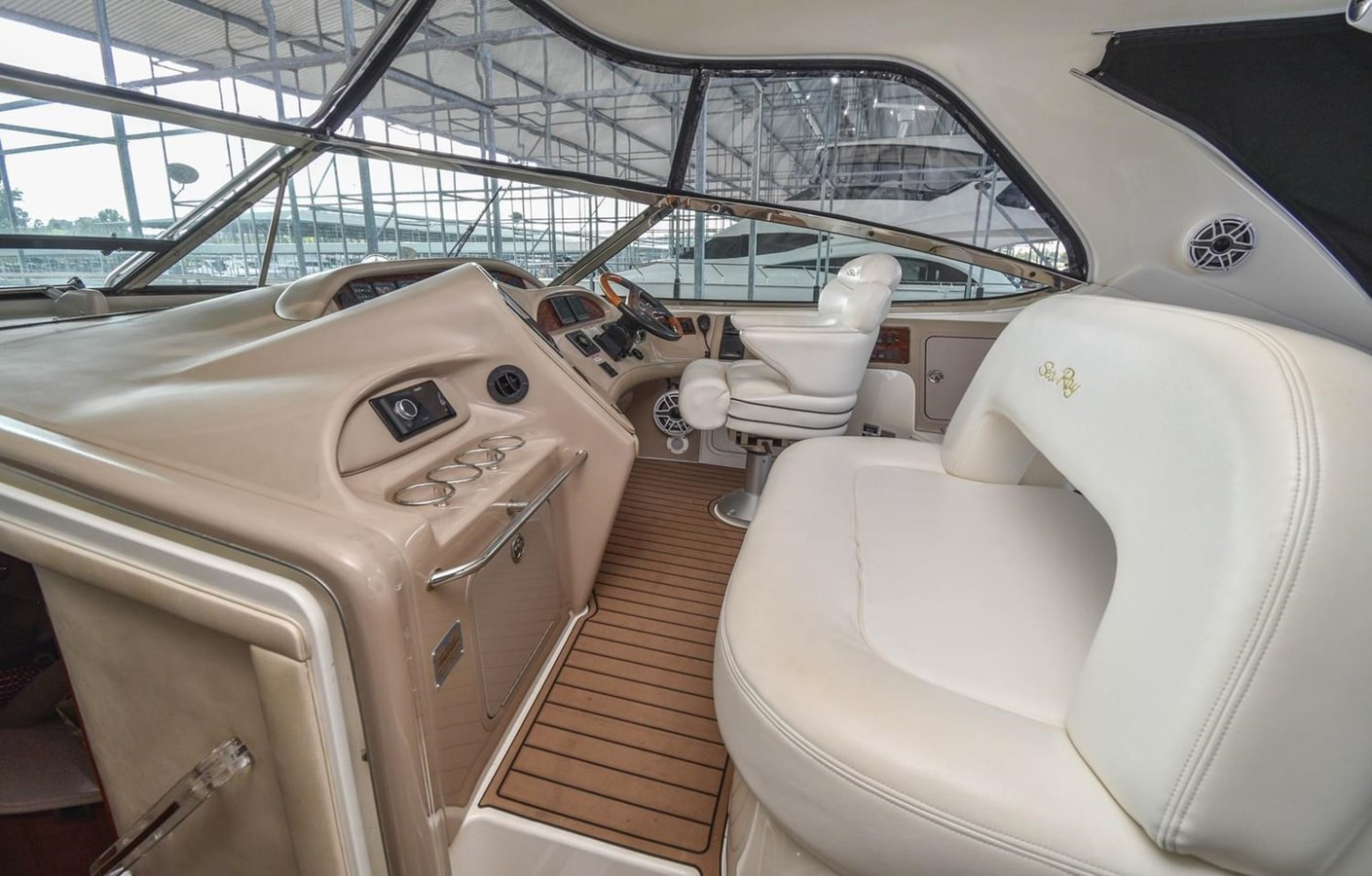 https://arconyachts.ams3.digitaloceanspaces.com/127006/conversions/large_4116566-optimize.jpg