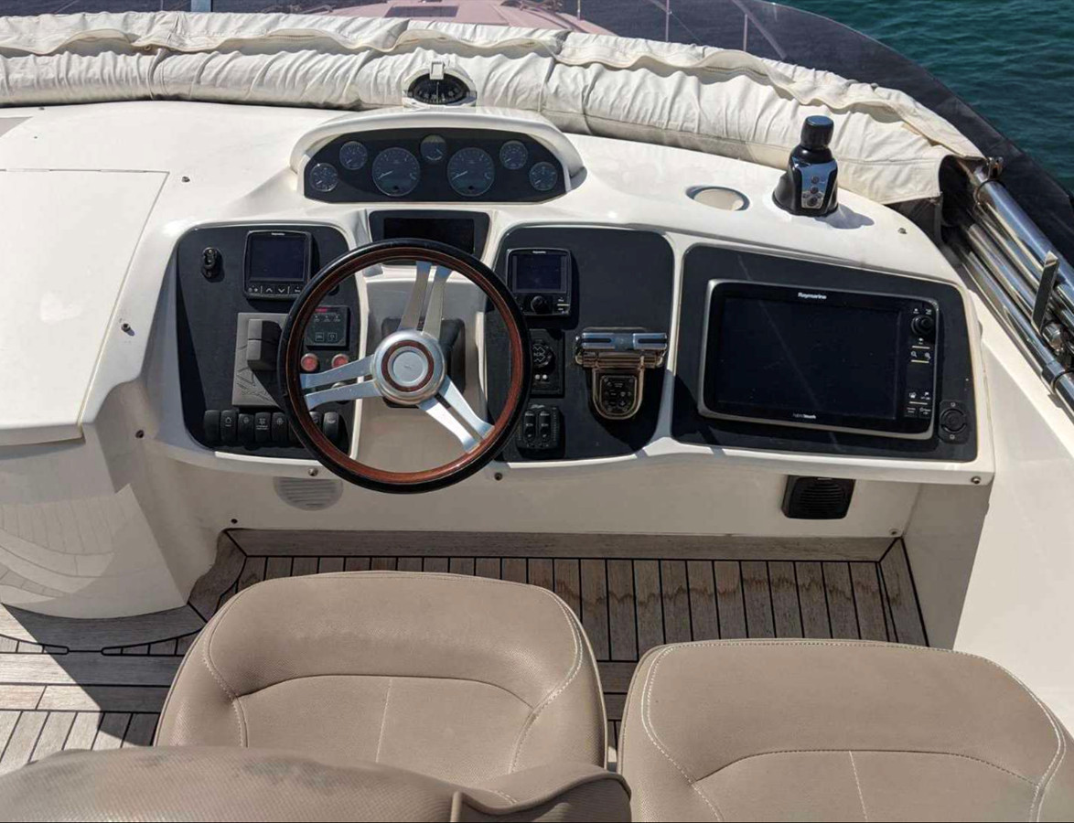 https://arconyachts.ams3.digitaloceanspaces.com/127101/conversions/large_4707753-optimize.jpg