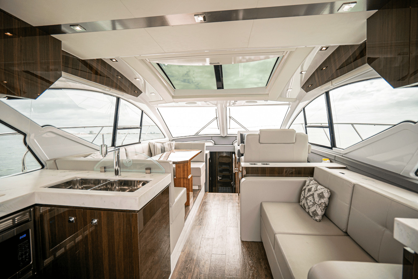 https://arconyachts.ams3.digitaloceanspaces.com/127106/conversions/large_4537766-optimize.jpg