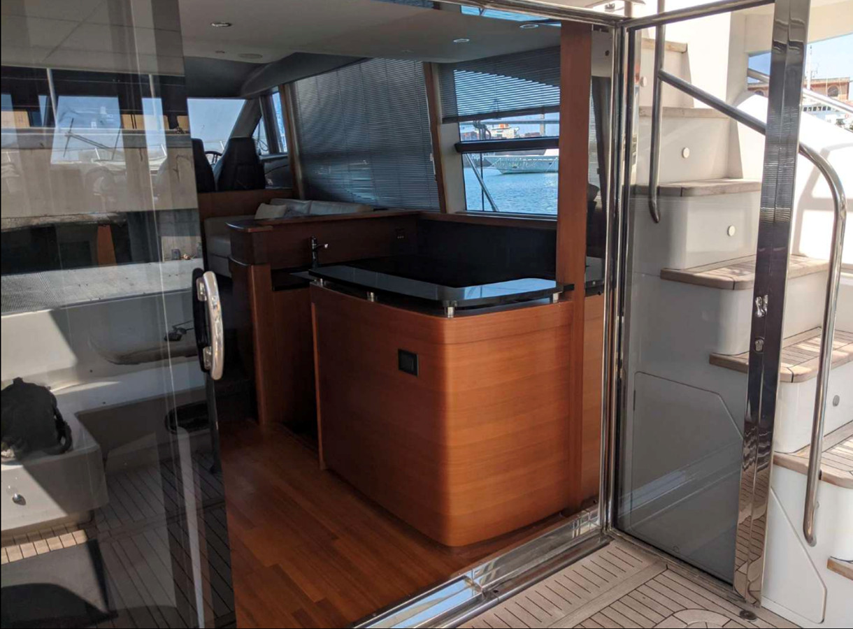 https://arconyachts.ams3.digitaloceanspaces.com/127113/conversions/large_4707757-optimize.jpg
