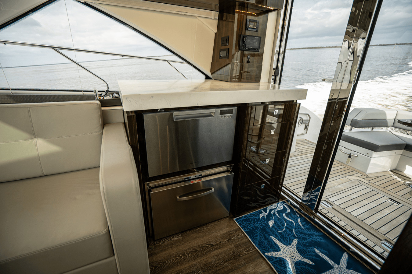 https://arconyachts.ams3.digitaloceanspaces.com/127121/conversions/large_4537771-optimize.jpg
