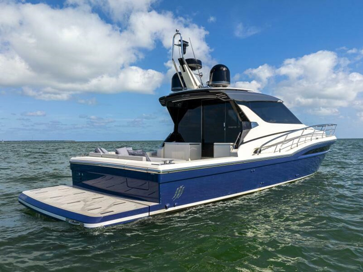 https://arconyachts.ams3.digitaloceanspaces.com/127127/conversions/large_4594149-optimize.jpg