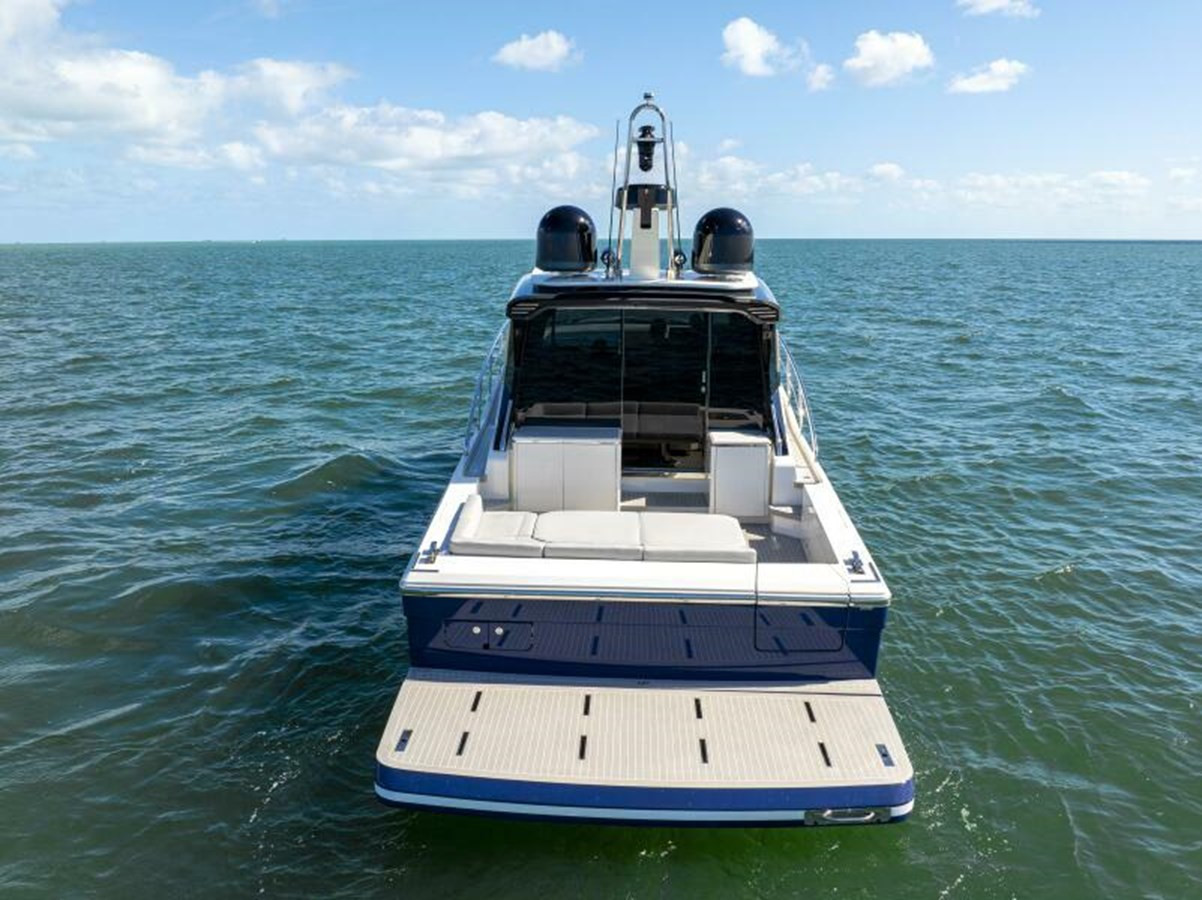 https://arconyachts.ams3.digitaloceanspaces.com/127129/conversions/large_4594148-optimize.jpg