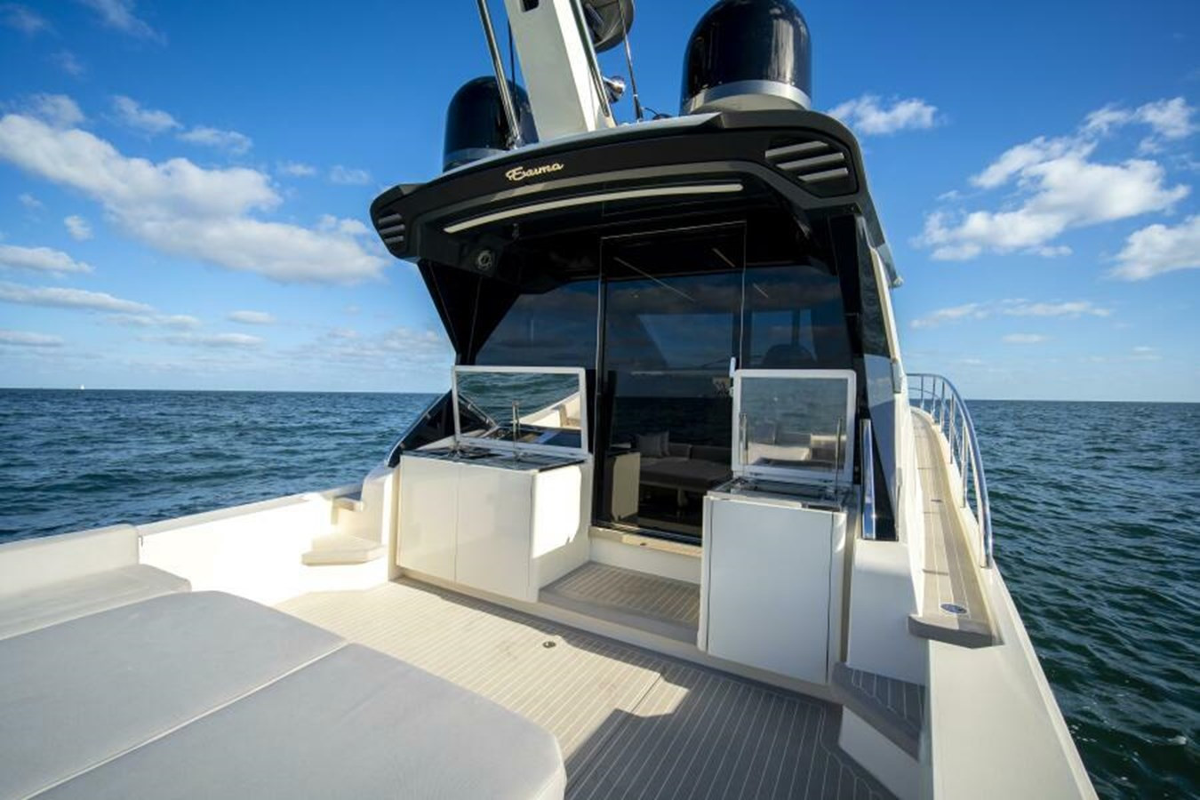 https://arconyachts.ams3.digitaloceanspaces.com/127131/conversions/large_4594145-optimize.jpg