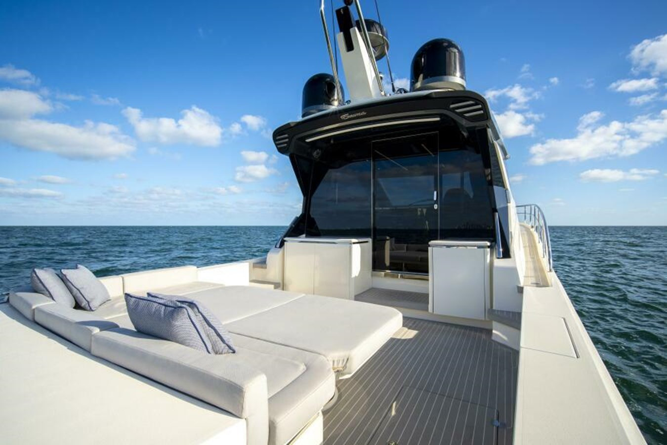 https://arconyachts.ams3.digitaloceanspaces.com/127135/conversions/large_4594147-optimize.jpg