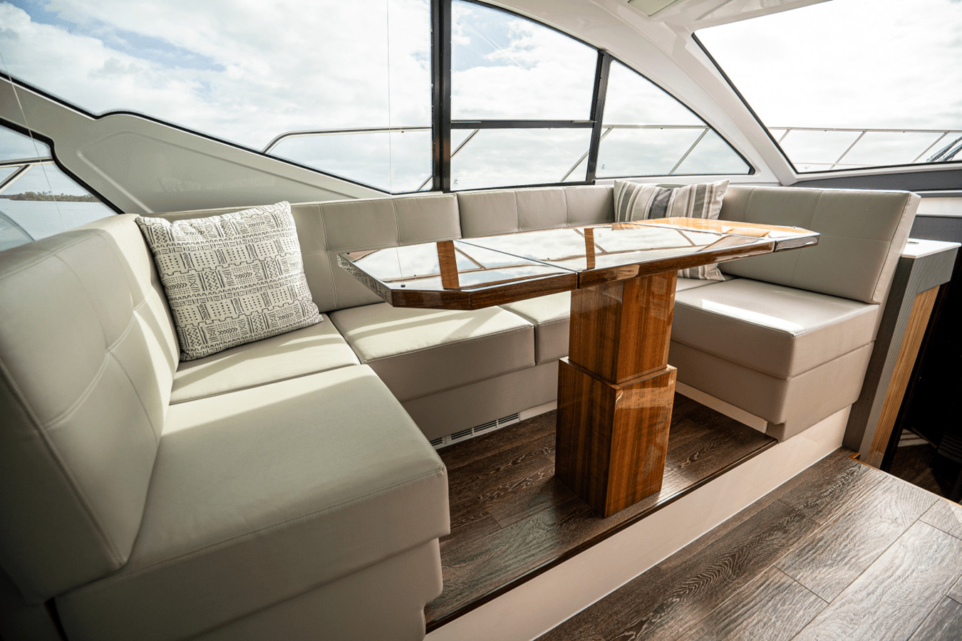 https://arconyachts.ams3.digitaloceanspaces.com/127136/conversions/large_4537777-optimize.jpg