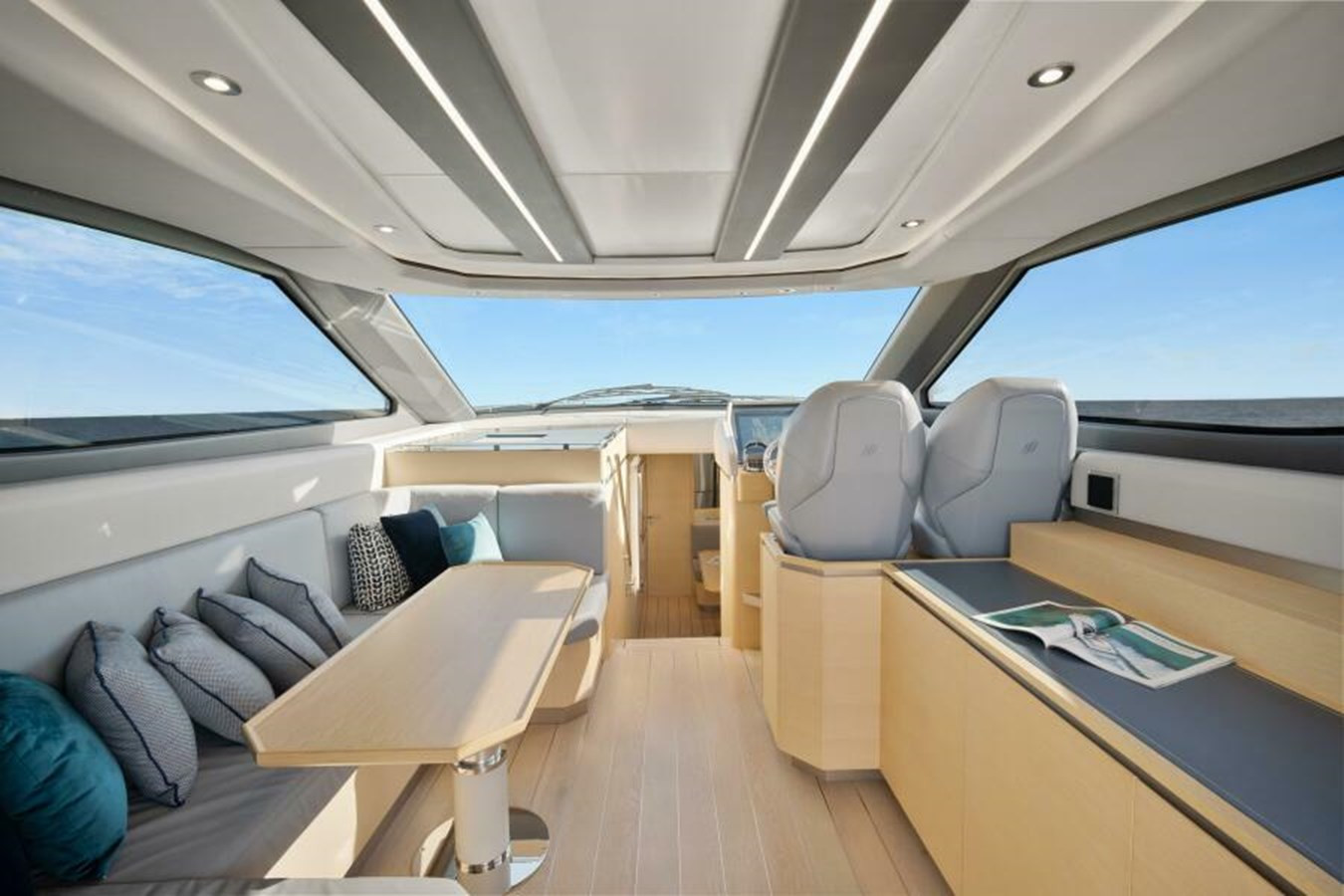 https://arconyachts.ams3.digitaloceanspaces.com/127148/conversions/large_4594136-optimize.jpg