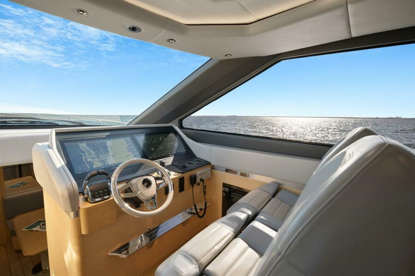 https://arconyachts.ams3.digitaloceanspaces.com/127155/conversions/large_4594138-optimize.jpg
