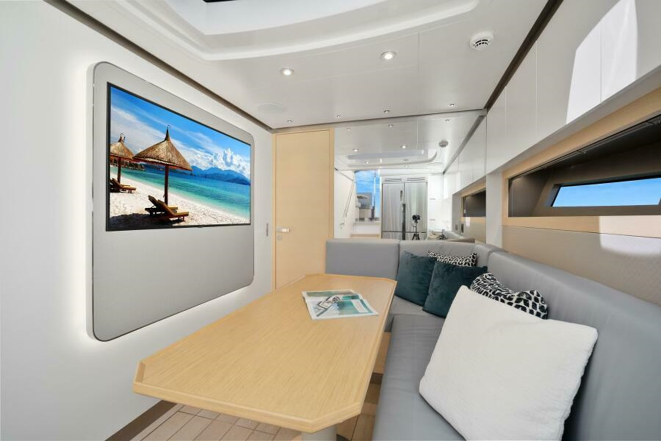https://arconyachts.ams3.digitaloceanspaces.com/127159/conversions/large_4594128-optimize.jpg