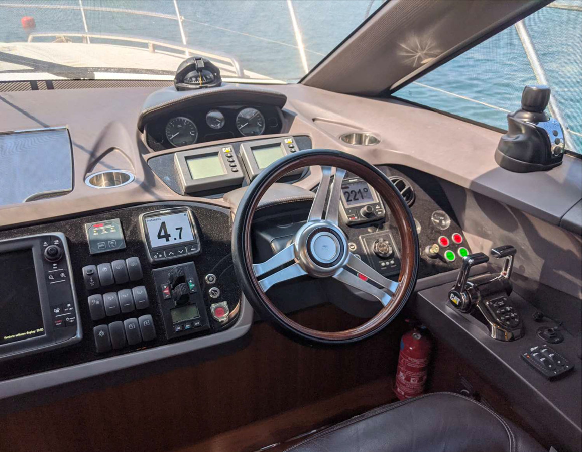 https://arconyachts.ams3.digitaloceanspaces.com/127171/conversions/large_4707774-optimize.jpg