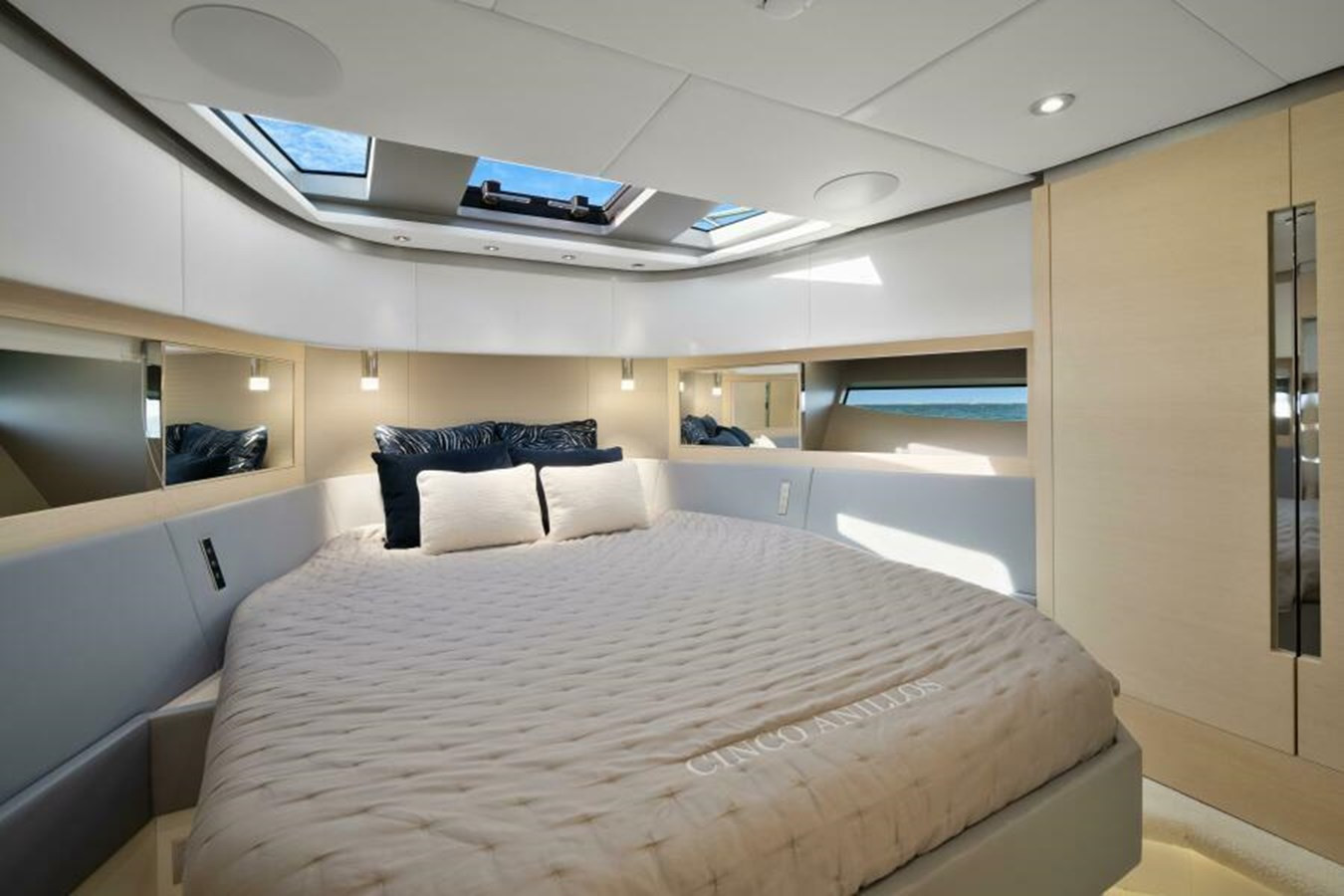 https://arconyachts.ams3.digitaloceanspaces.com/127186/conversions/large_4594127-optimize.jpg