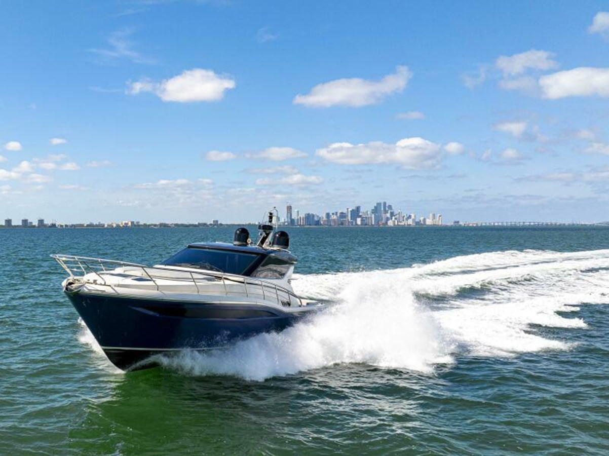https://arconyachts.ams3.digitaloceanspaces.com/127196/conversions/large_4594156-optimize.jpg