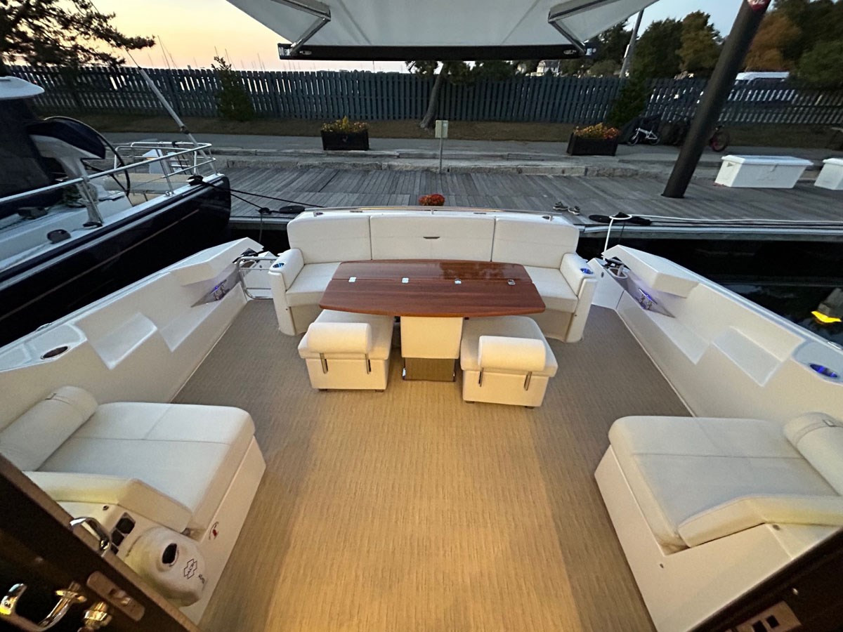 https://arconyachts.ams3.digitaloceanspaces.com/127238/conversions/large_4334313-optimize.jpg