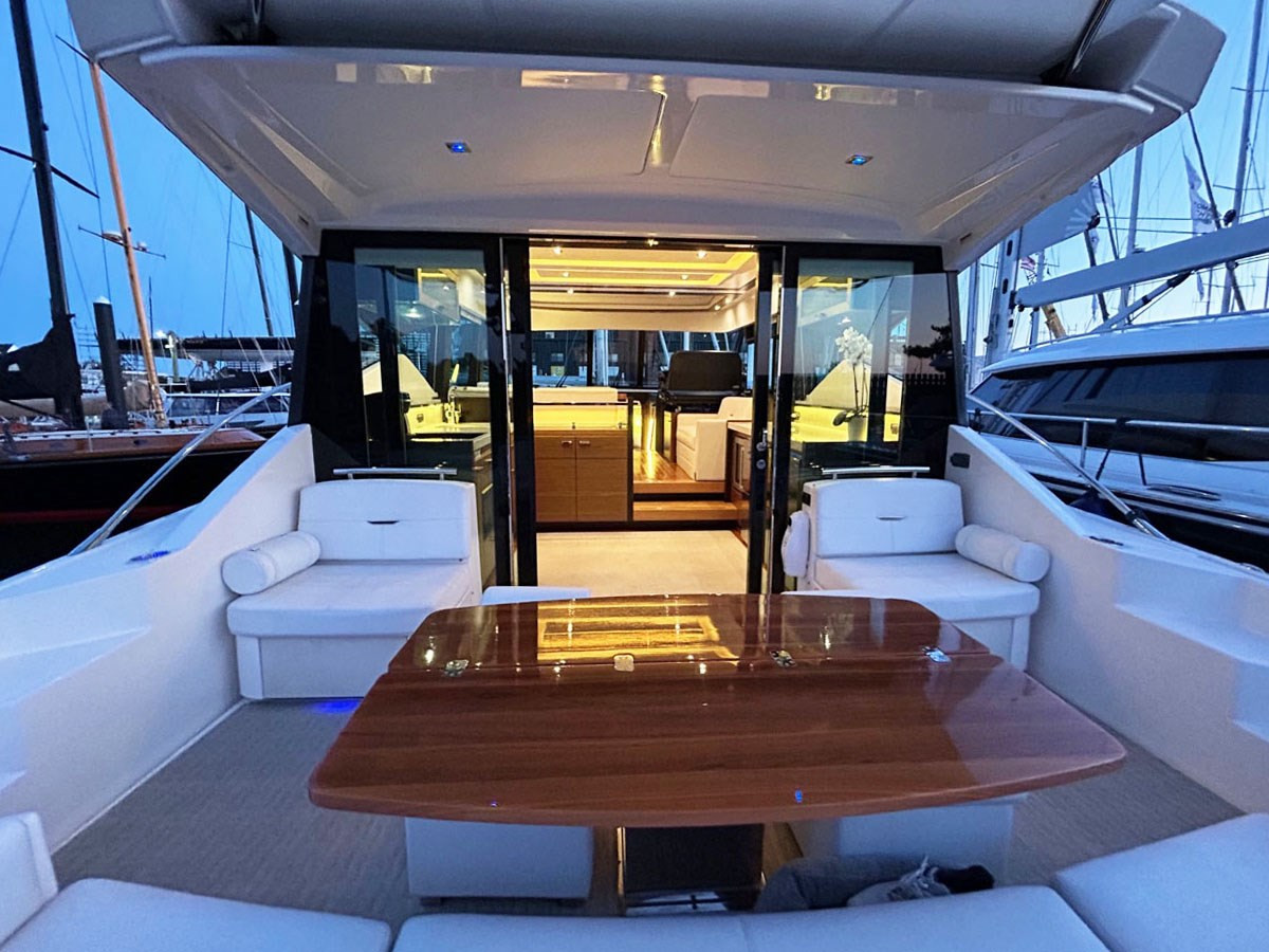 https://arconyachts.ams3.digitaloceanspaces.com/127240/conversions/large_4334314-optimize.jpg