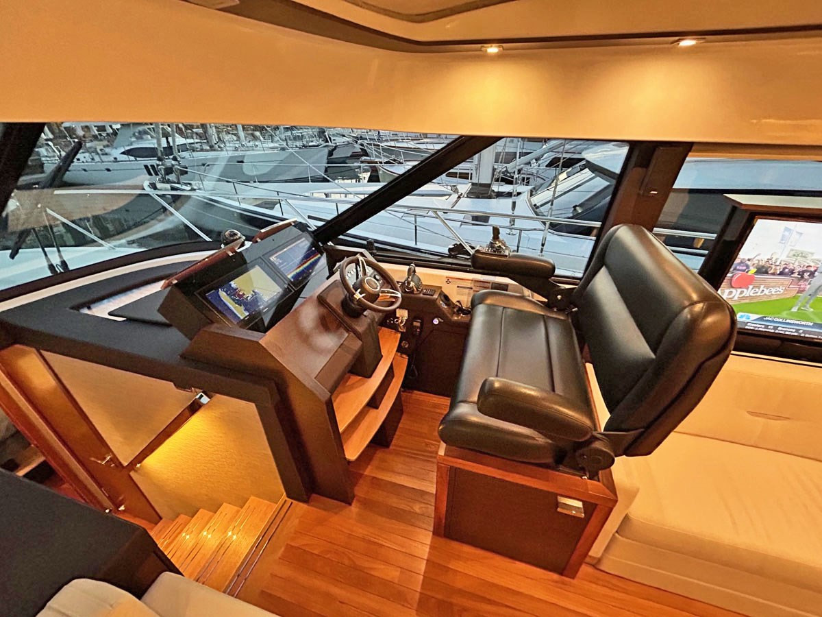 https://arconyachts.ams3.digitaloceanspaces.com/127260/conversions/large_4334323-optimize.jpg