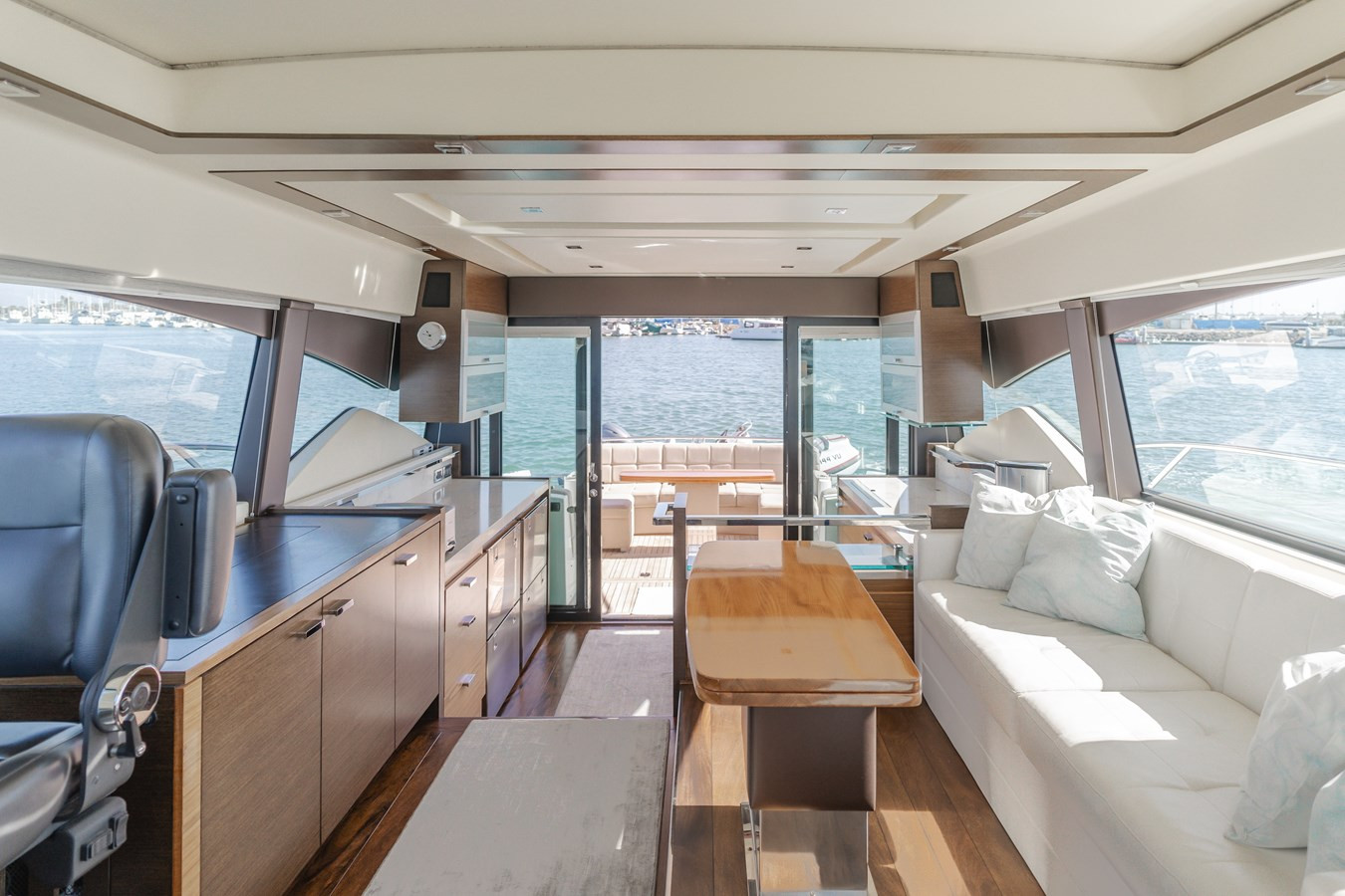https://arconyachts.ams3.digitaloceanspaces.com/127318/conversions/large_3960109-optimize.jpg