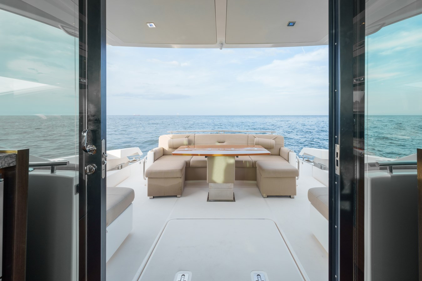 https://arconyachts.ams3.digitaloceanspaces.com/127352/conversions/large_4768691-optimize.jpg