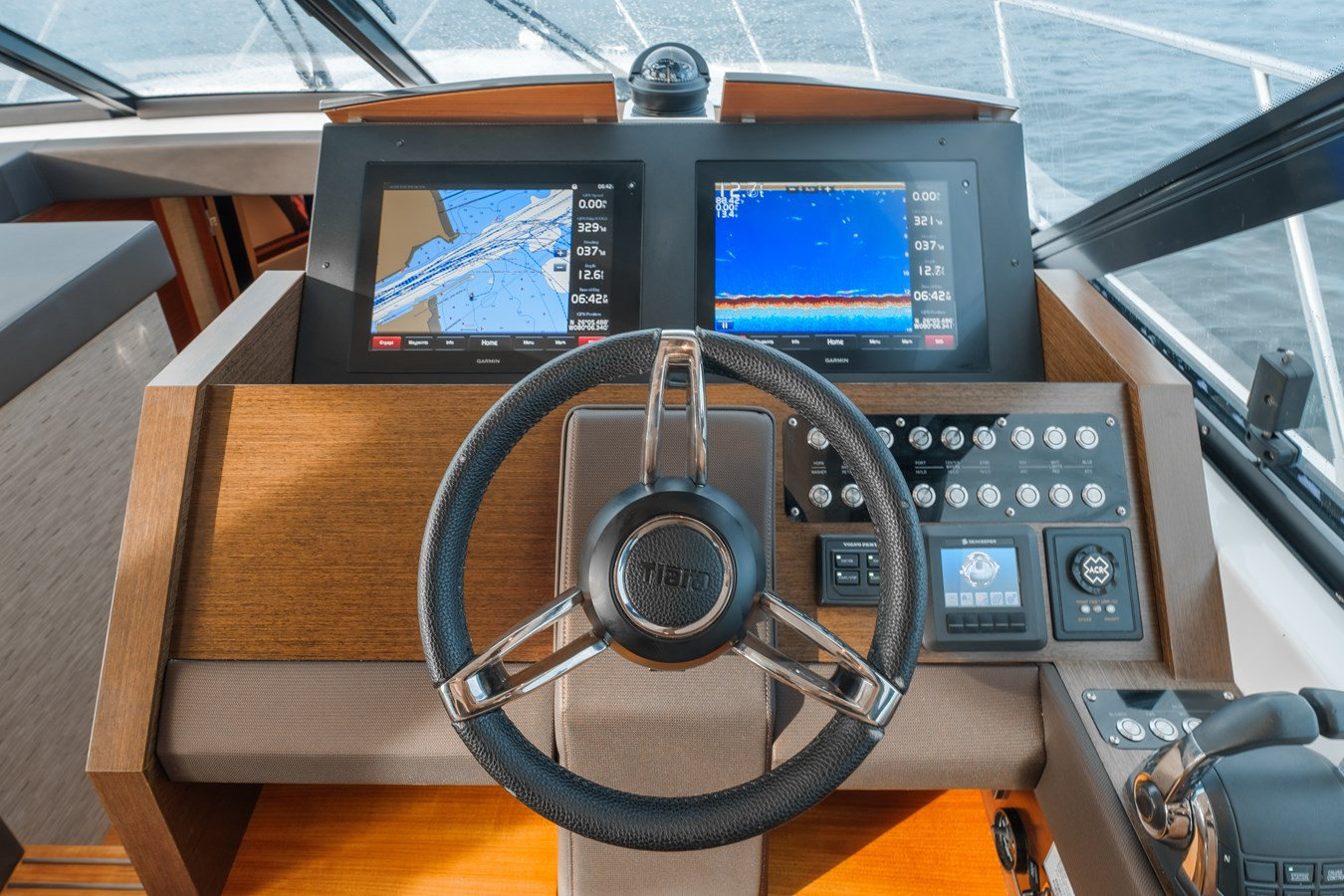 https://arconyachts.ams3.digitaloceanspaces.com/127418/conversions/large_4768715-optimize.jpg