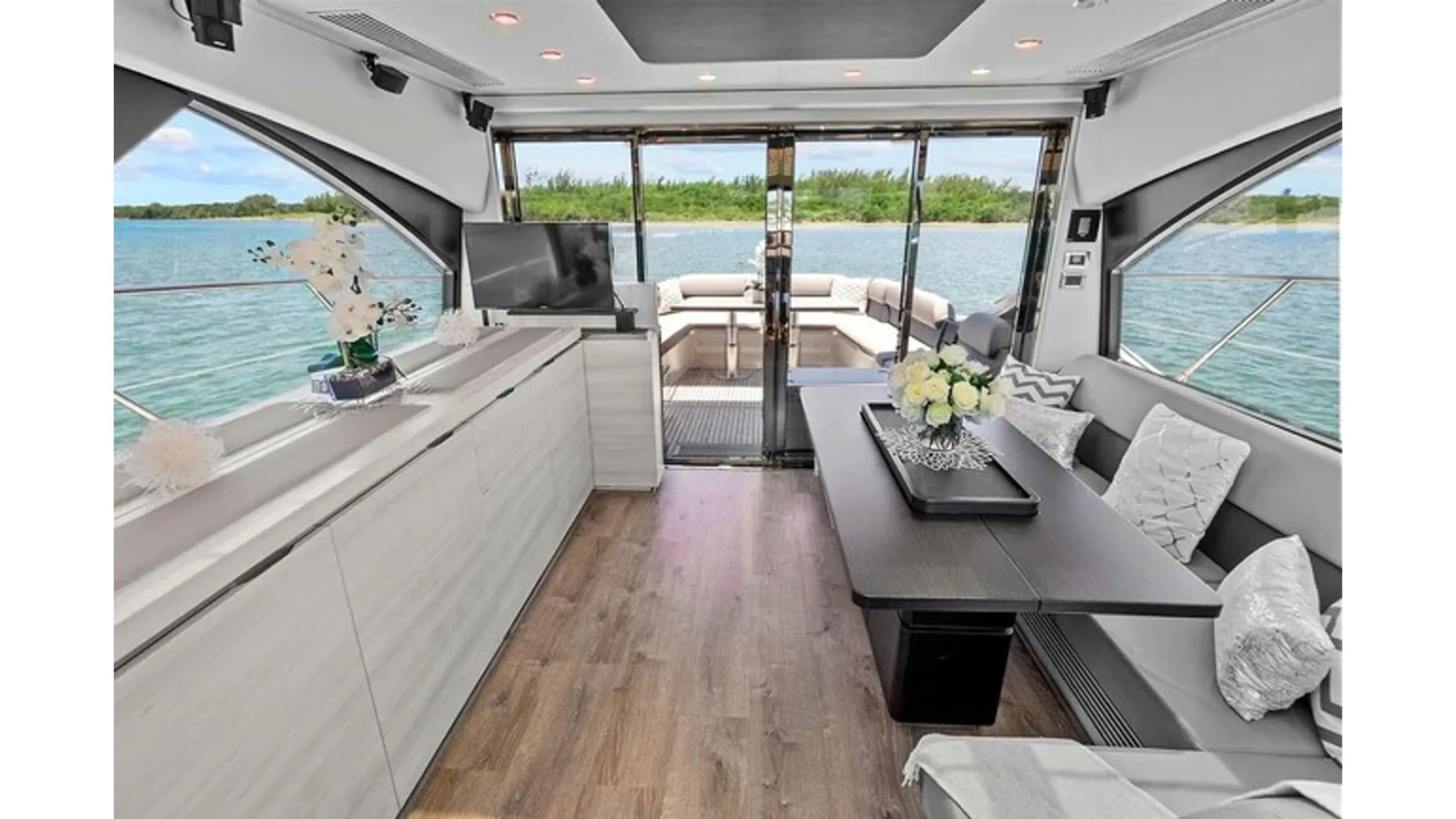 https://arconyachts.ams3.digitaloceanspaces.com/127426/conversions/large_4742827-optimize.jpg