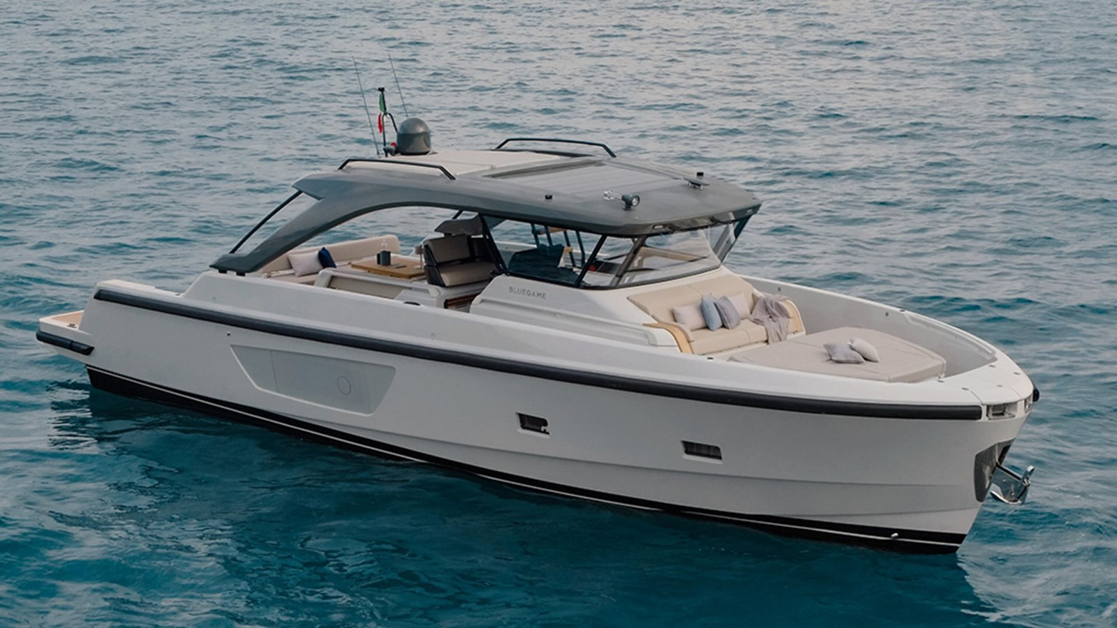 https://arconyachts.ams3.digitaloceanspaces.com/127450/conversions/large_4812943-optimize.jpg