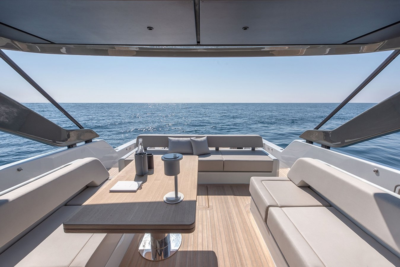 https://arconyachts.ams3.digitaloceanspaces.com/127472/conversions/large_4812947-optimize.jpg