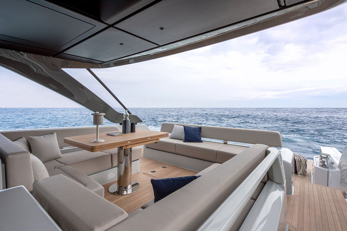 https://arconyachts.ams3.digitaloceanspaces.com/127474/conversions/large_4812952-optimize.jpg