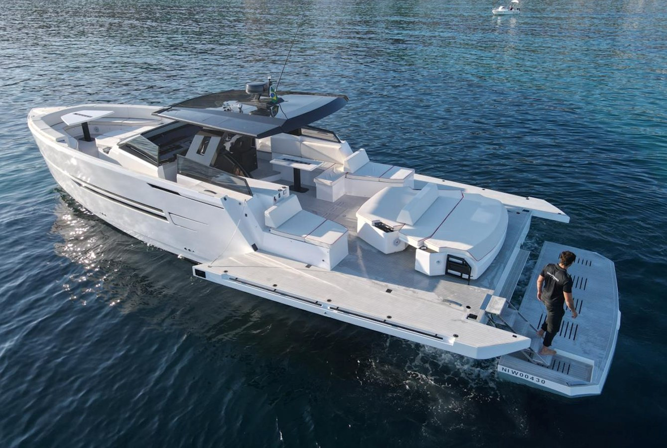 https://arconyachts.ams3.digitaloceanspaces.com/127508/conversions/large_3781526-optimize.jpg
